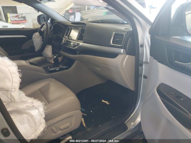 Photo 4 VIN: 5TDJZRFH4KS579893 - TOYOTA HIGHLANDER 