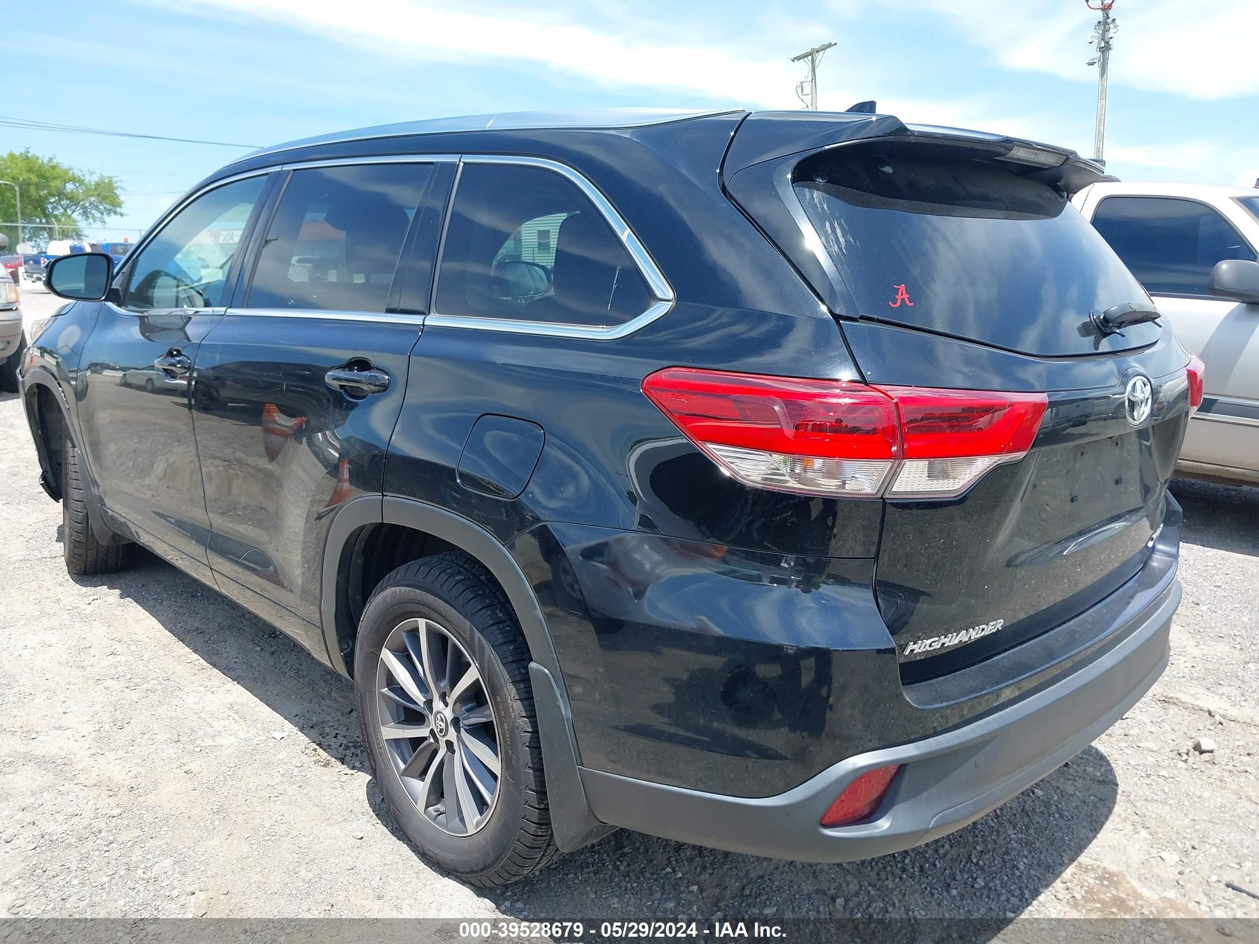 Photo 2 VIN: 5TDJZRFH5HS425413 - TOYOTA HIGHLANDER 