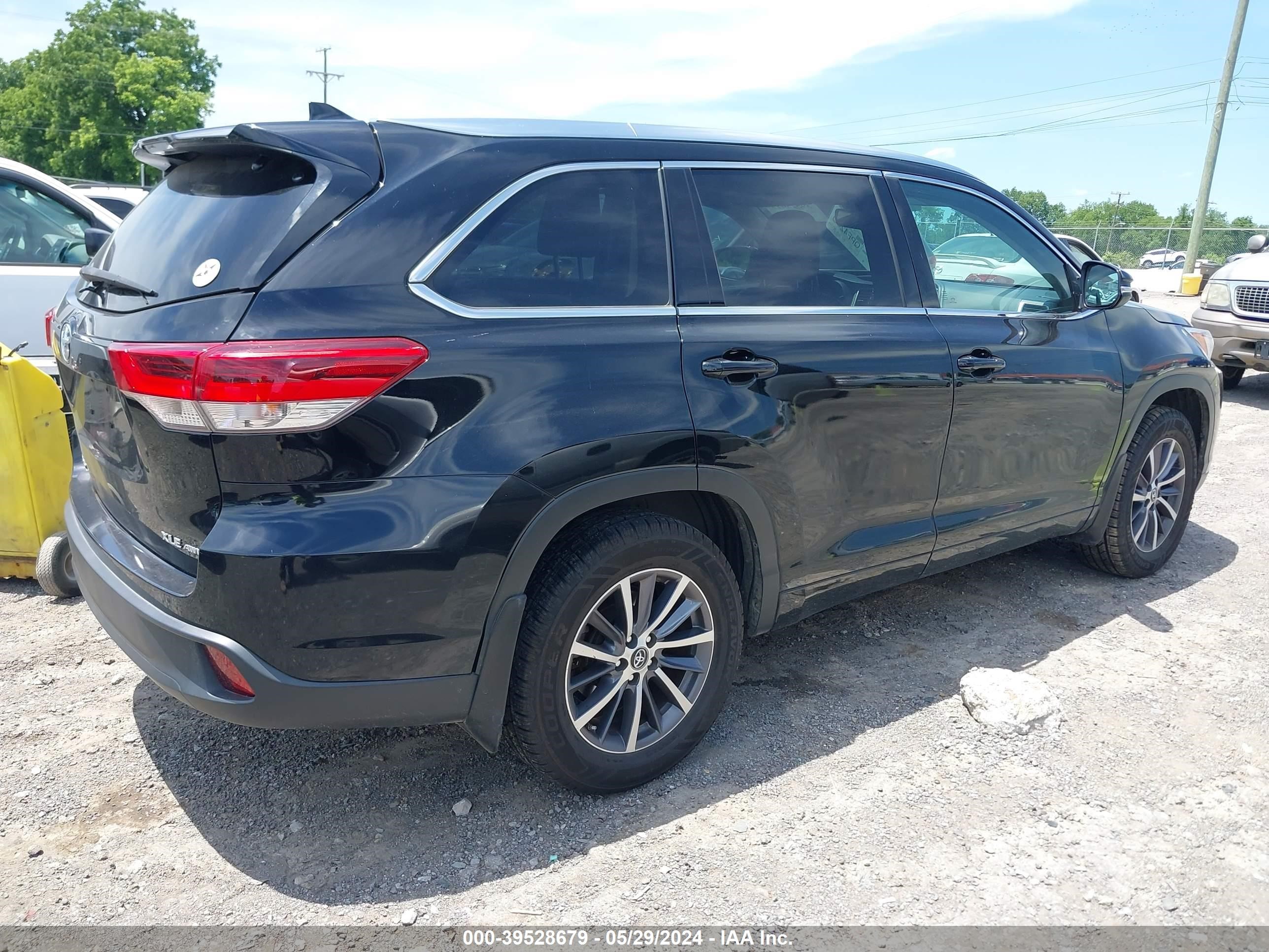 Photo 3 VIN: 5TDJZRFH5HS425413 - TOYOTA HIGHLANDER 