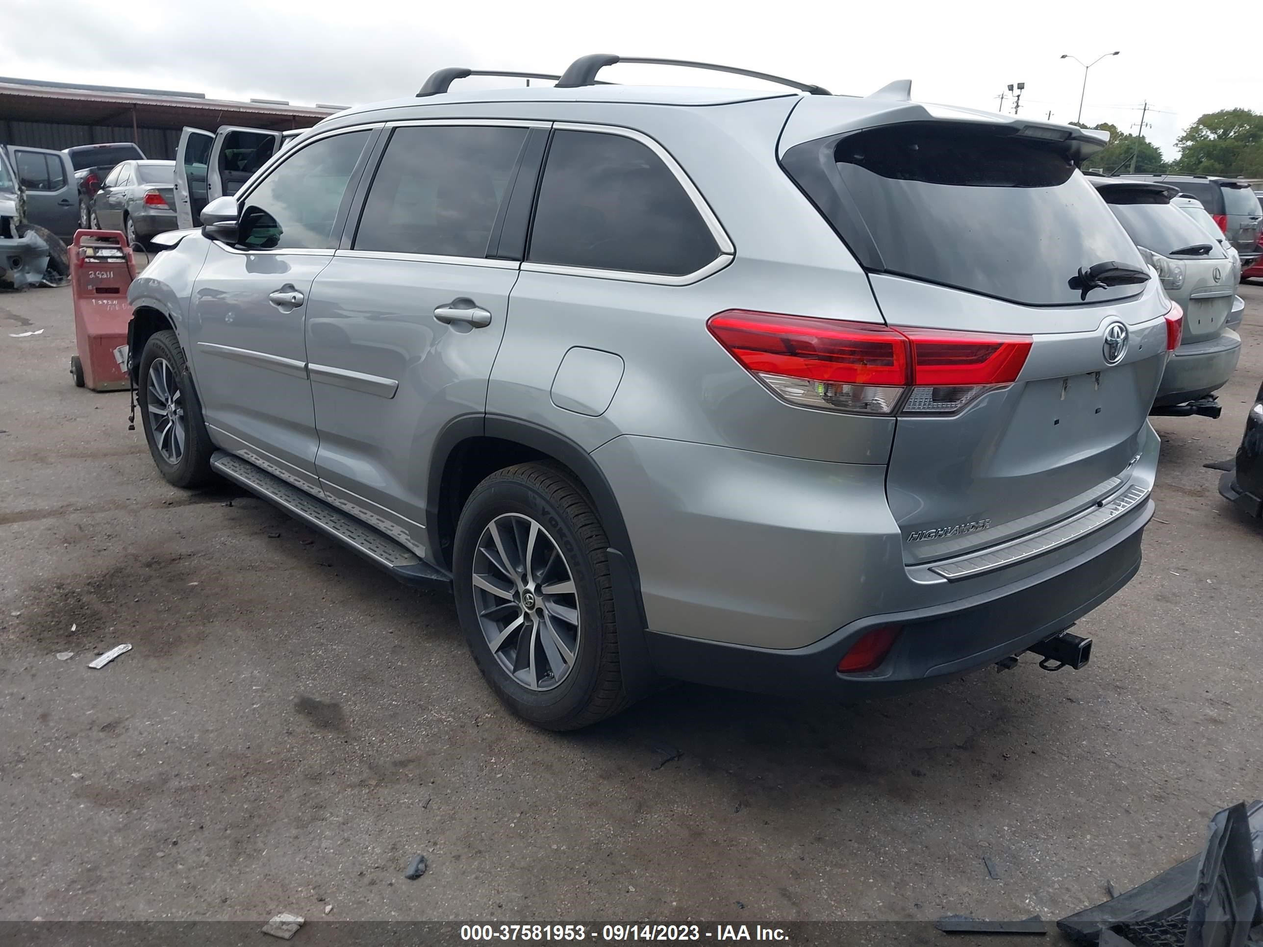 Photo 2 VIN: 5TDJZRFH5HS471162 - TOYOTA HIGHLANDER 