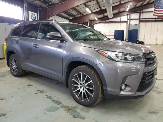 Photo 3 VIN: 5TDJZRFH5JS536694 - TOYOTA HIGHLANDER 