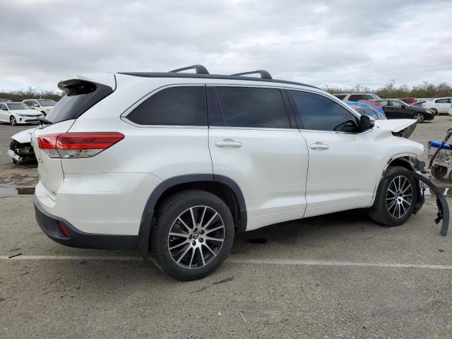 Photo 2 VIN: 5TDJZRFH5JS536954 - TOYOTA HIGHLANDER 