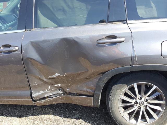 Photo 8 VIN: 5TDJZRFH5JS807236 - TOYOTA HIGHLANDER 