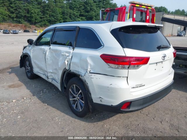 Photo 2 VIN: 5TDJZRFH5JS812761 - TOYOTA HIGHLANDER 