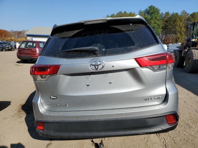 Photo 5 VIN: 5TDJZRFH5JS817748 - TOYOTA HIGHLANDER 