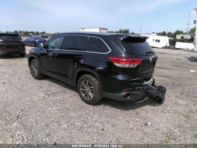 Photo 2 VIN: 5TDJZRFH5JS820813 - TOYOTA HIGHLANDER 