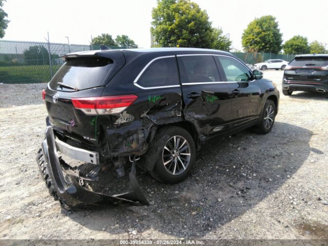 Photo 3 VIN: 5TDJZRFH5JS820813 - TOYOTA HIGHLANDER 