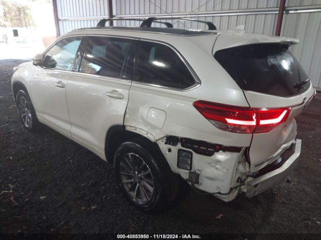 Photo 2 VIN: 5TDJZRFH5JS881093 - TOYOTA HIGHLANDER 