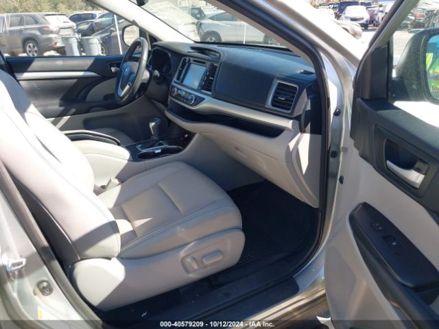 Photo 4 VIN: 5TDJZRFH5JS900404 - TOYOTA HIGHLANDER 