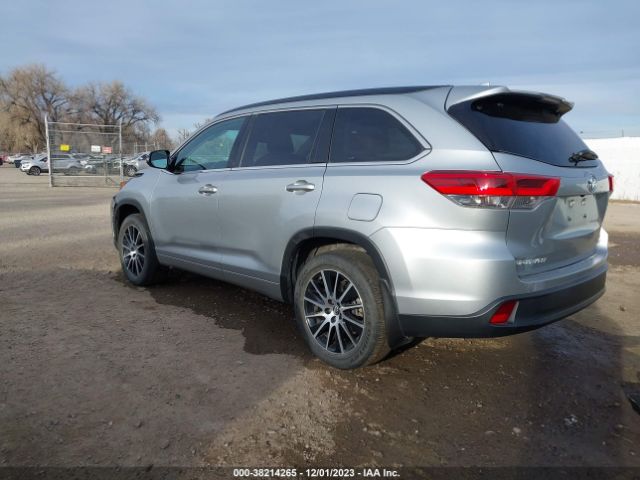 Photo 2 VIN: 5TDJZRFH5JS901360 - TOYOTA HIGHLANDER 