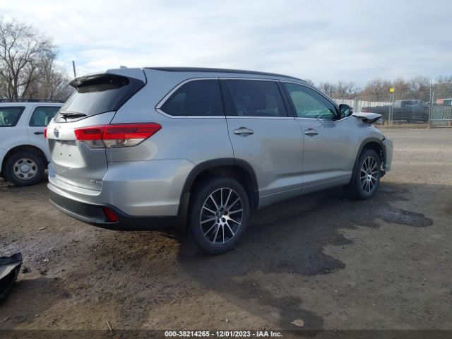 Photo 3 VIN: 5TDJZRFH5JS901360 - TOYOTA HIGHLANDER 