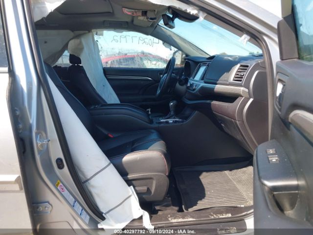 Photo 4 VIN: 5TDJZRFH5KS571642 - TOYOTA HIGHLANDER 