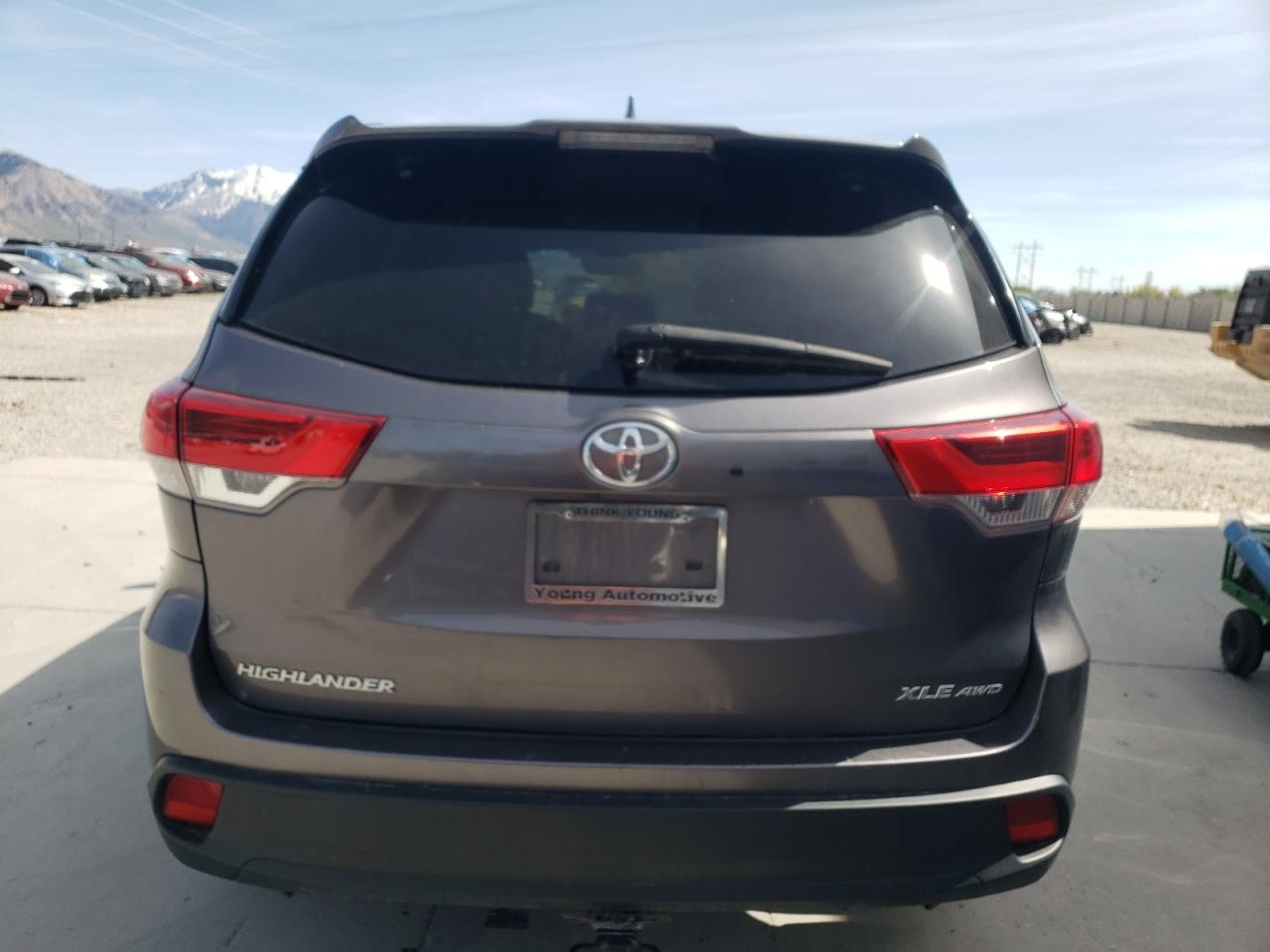 Photo 5 VIN: 5TDJZRFH5KS585184 - TOYOTA HIGHLANDER 