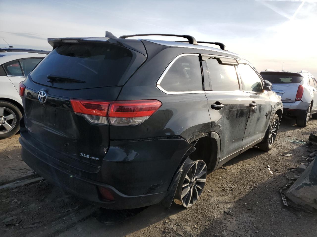 Photo 2 VIN: 5TDJZRFH5KS594046 - TOYOTA HIGHLANDER 