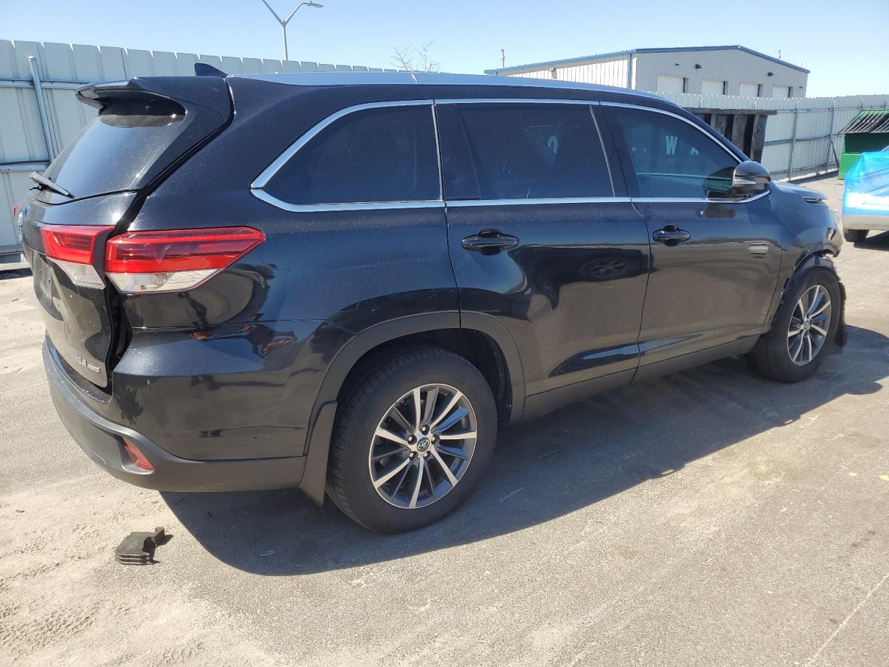 Photo 2 VIN: 5TDJZRFH5KS625263 - TOYOTA HIGHLANDER 