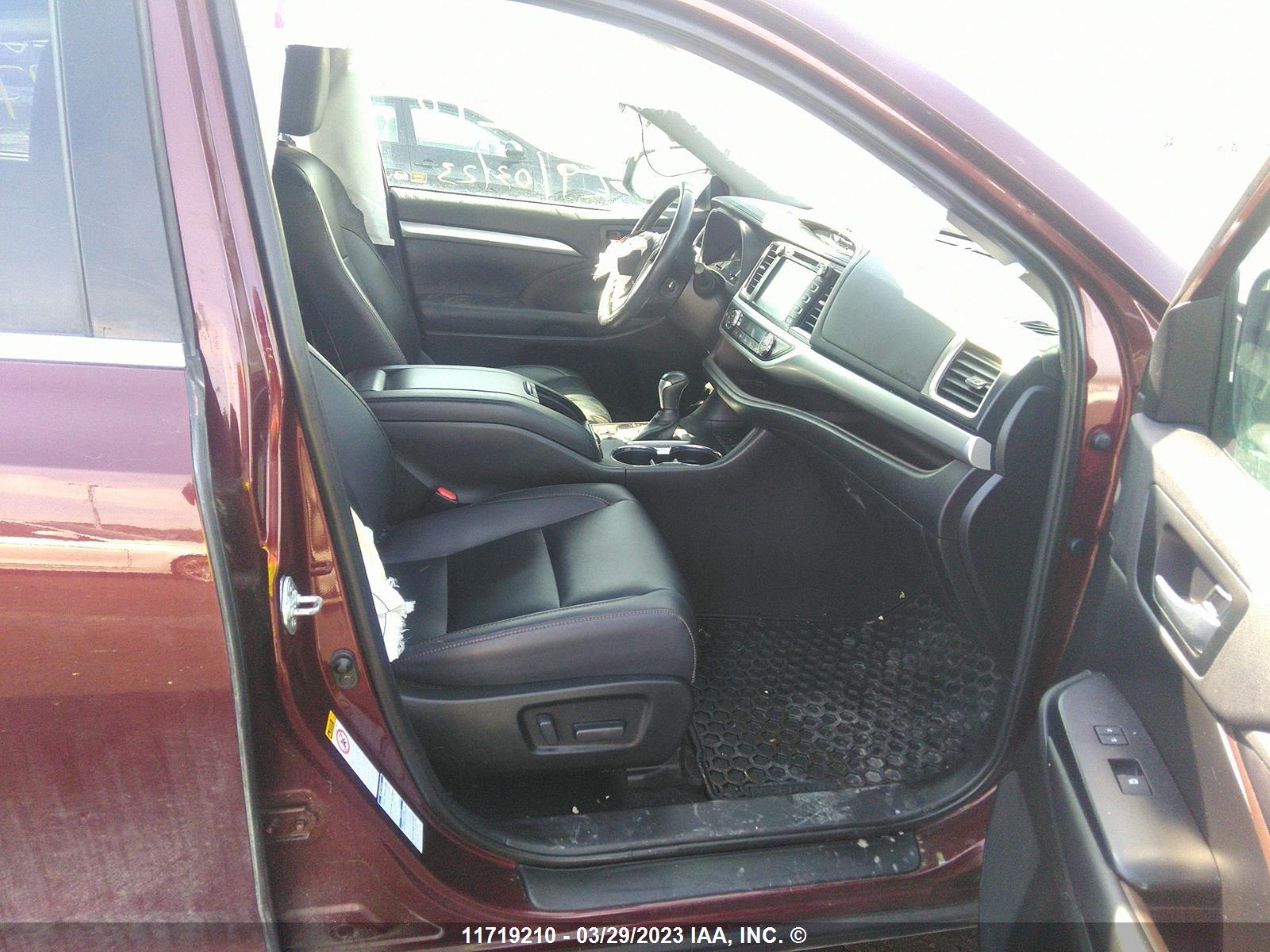 Photo 4 VIN: 5TDJZRFH5KS729977 - TOYOTA HIGHLANDER 