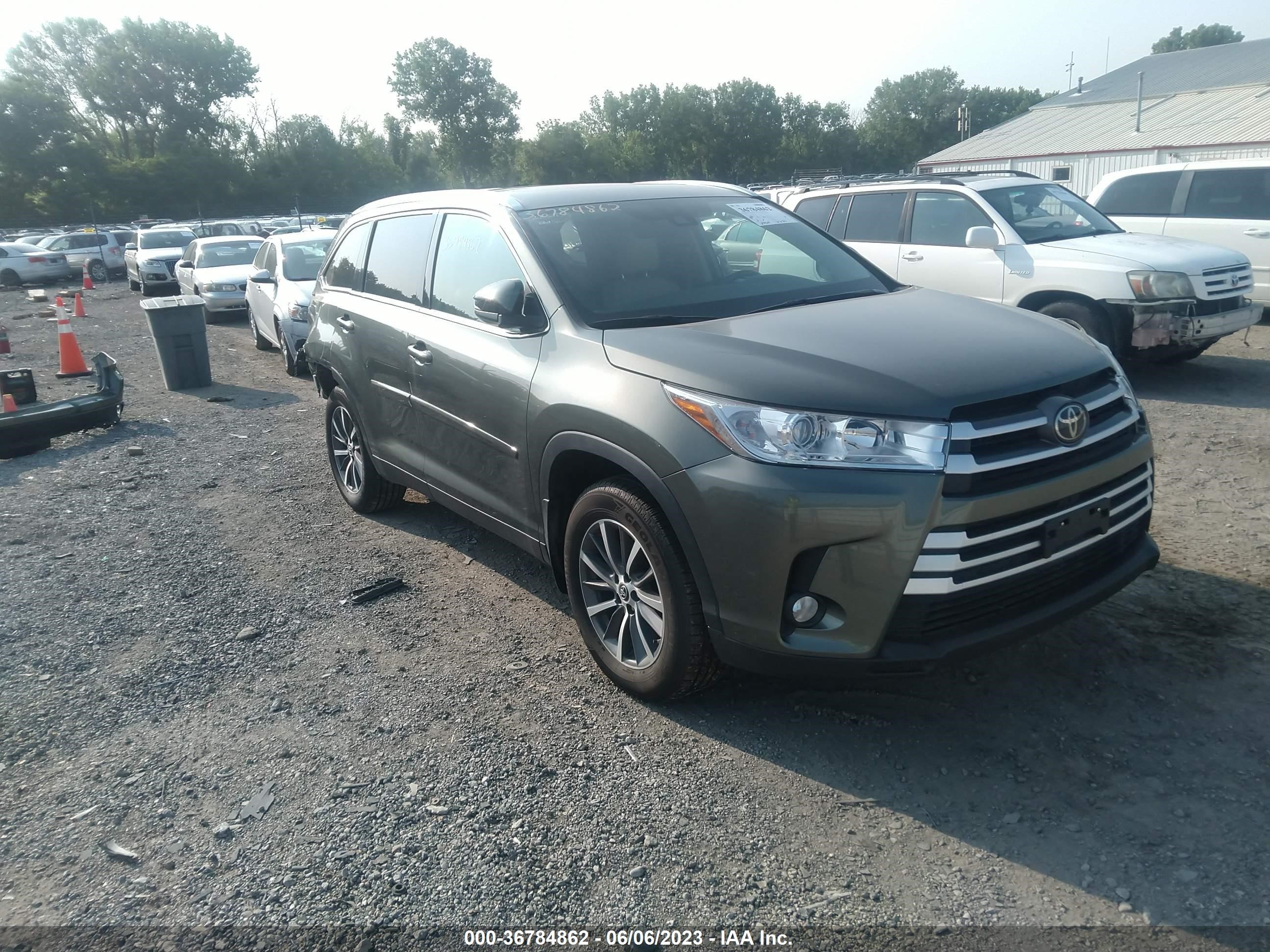 Photo 0 VIN: 5TDJZRFH5KS964993 - TOYOTA HIGHLANDER 