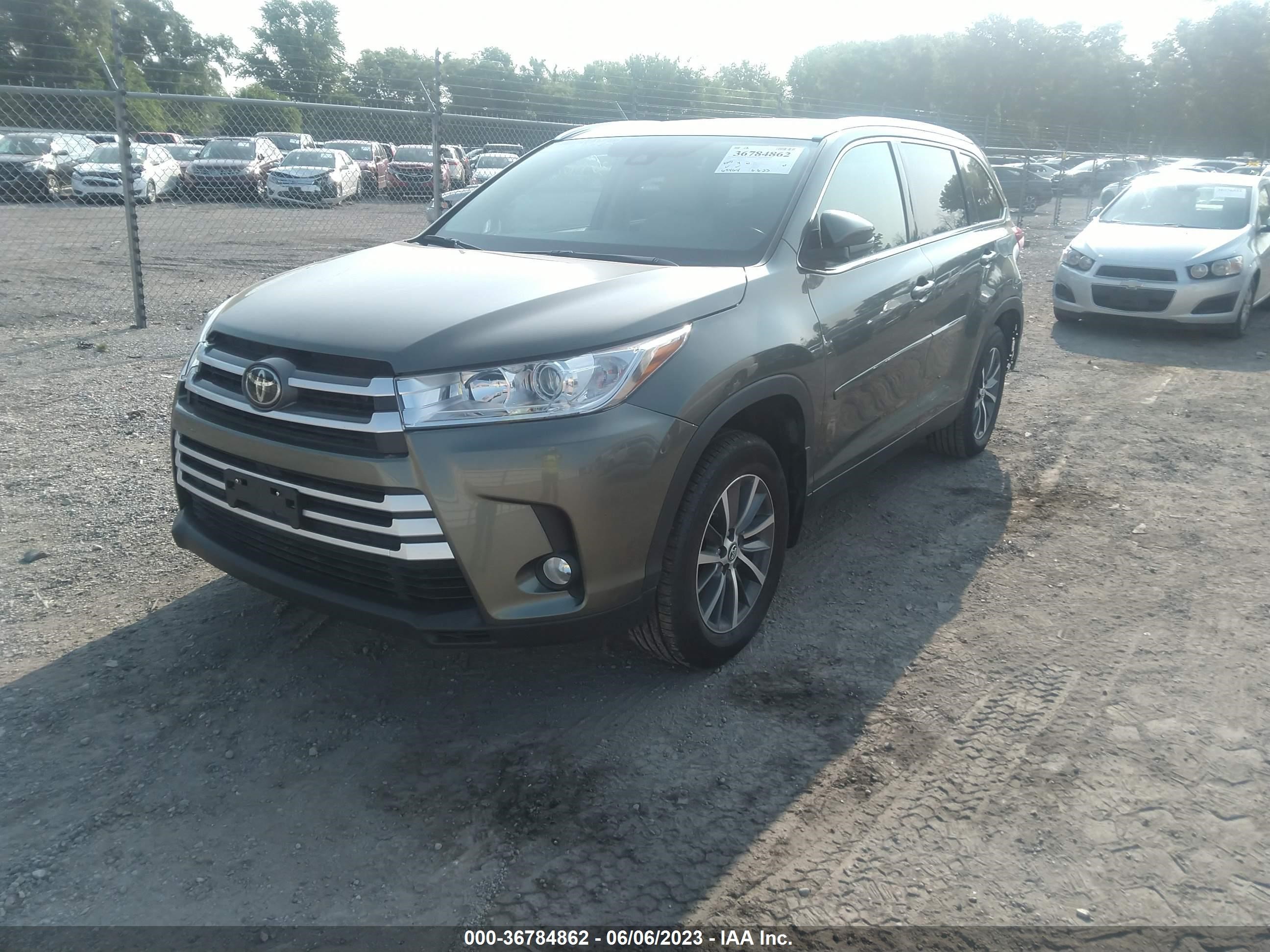 Photo 1 VIN: 5TDJZRFH5KS964993 - TOYOTA HIGHLANDER 