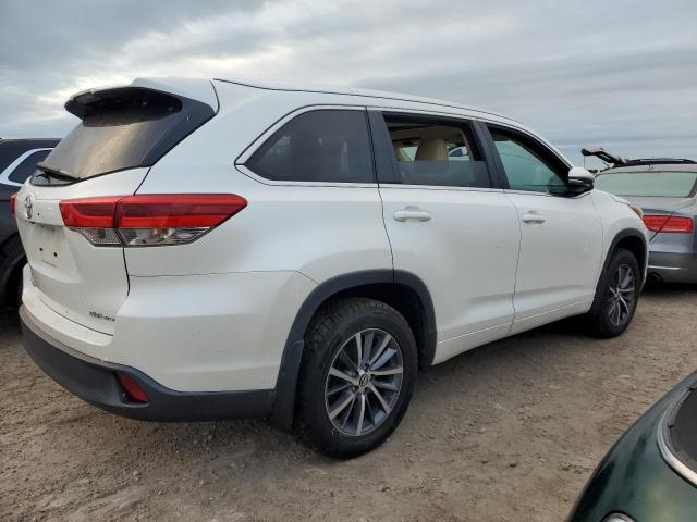 Photo 2 VIN: 5TDJZRFH6HS368820 - TOYOTA HIGHLANDER 