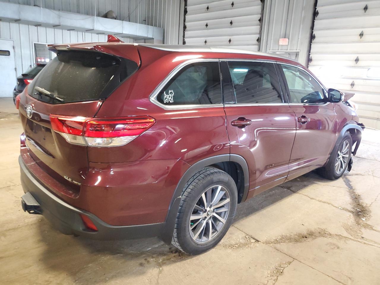 Photo 2 VIN: 5TDJZRFH6HS456492 - TOYOTA HIGHLANDER 