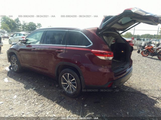 Photo 2 VIN: 5TDJZRFH6JS490440 - TOYOTA HIGHLANDER 