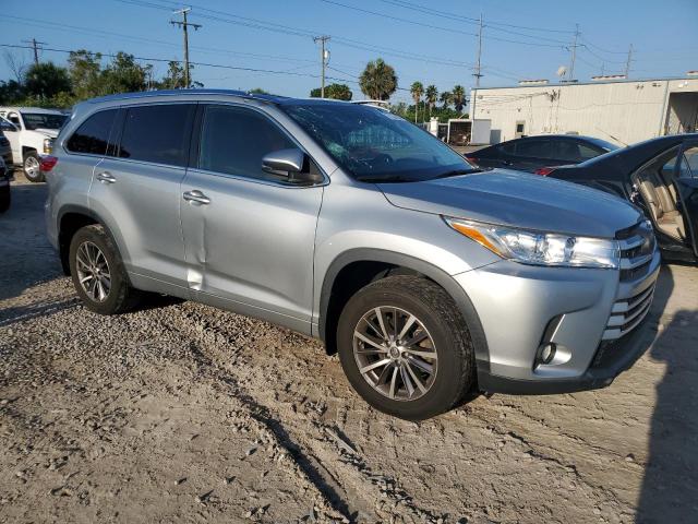 Photo 3 VIN: 5TDJZRFH6JS550815 - TOYOTA HIGHLANDER 