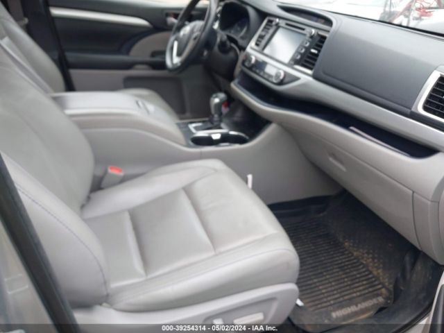 Photo 4 VIN: 5TDJZRFH6JS554332 - TOYOTA HIGHLANDER 