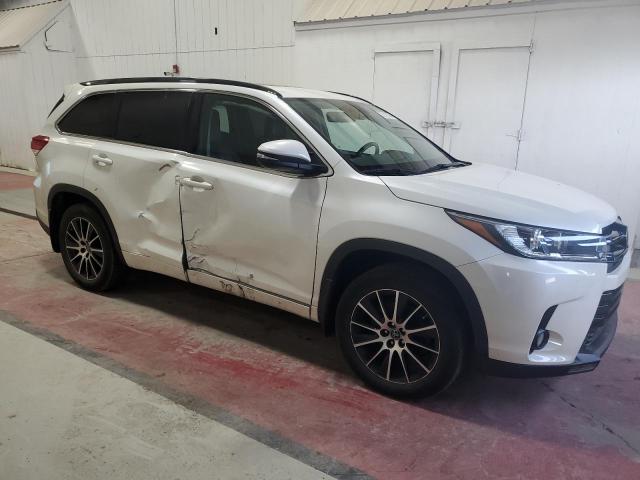 Photo 3 VIN: 5TDJZRFH6JS807830 - TOYOTA HIGHLANDER 