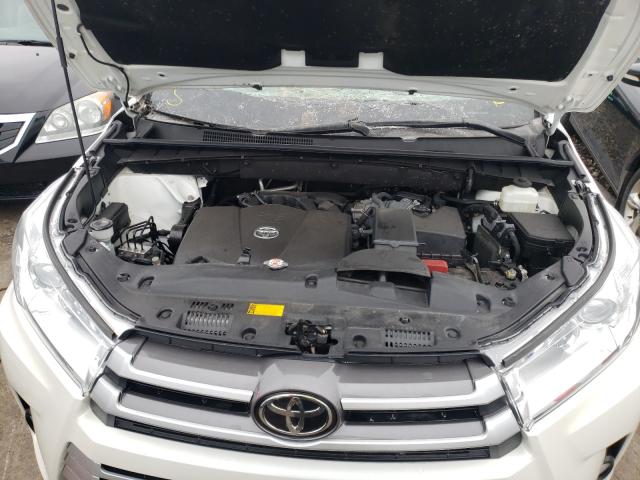 Photo 6 VIN: 5TDJZRFH6JS818035 - TOYOTA HIGHLANDER 