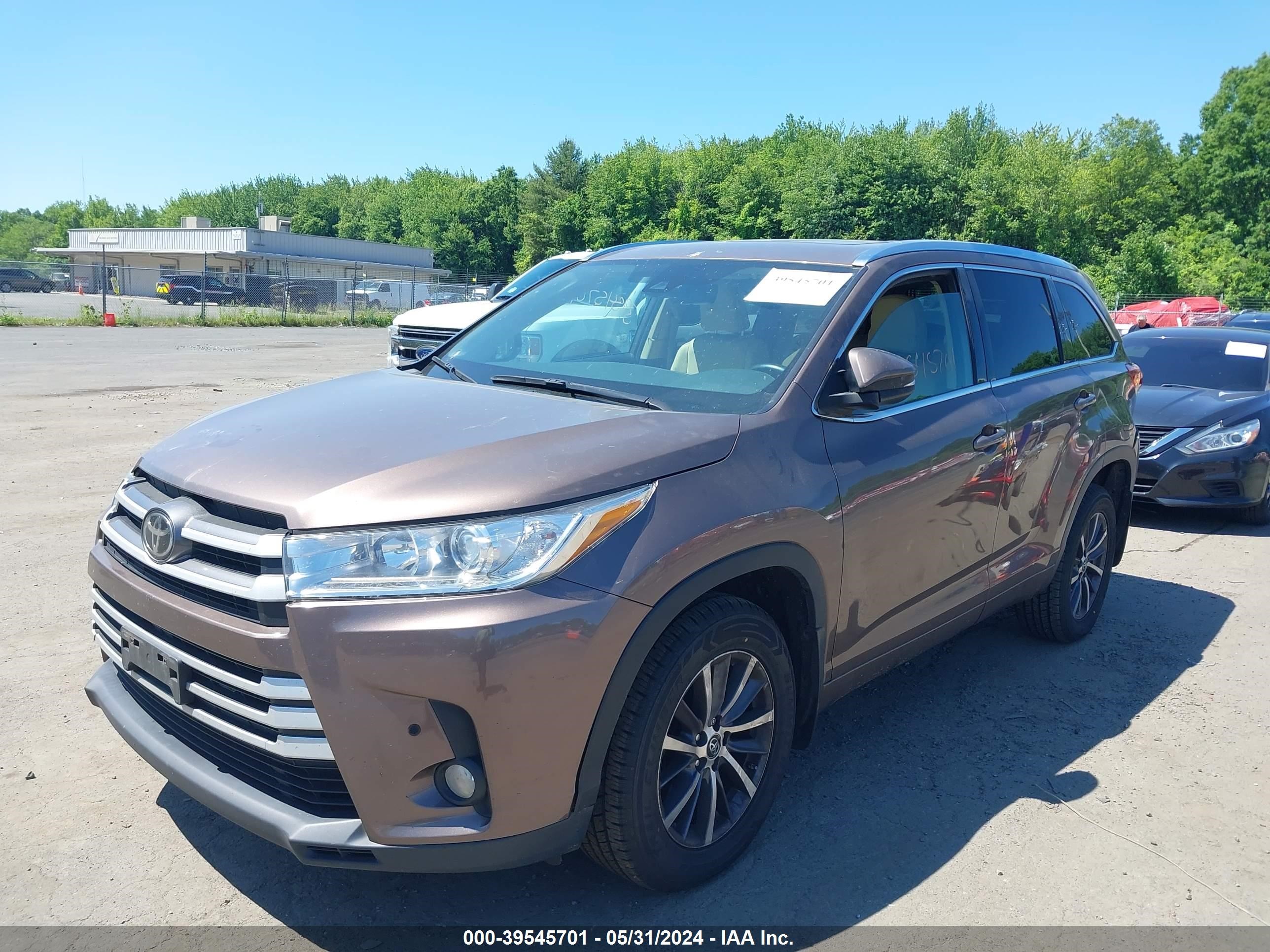 Photo 1 VIN: 5TDJZRFH6JS829049 - TOYOTA HIGHLANDER 