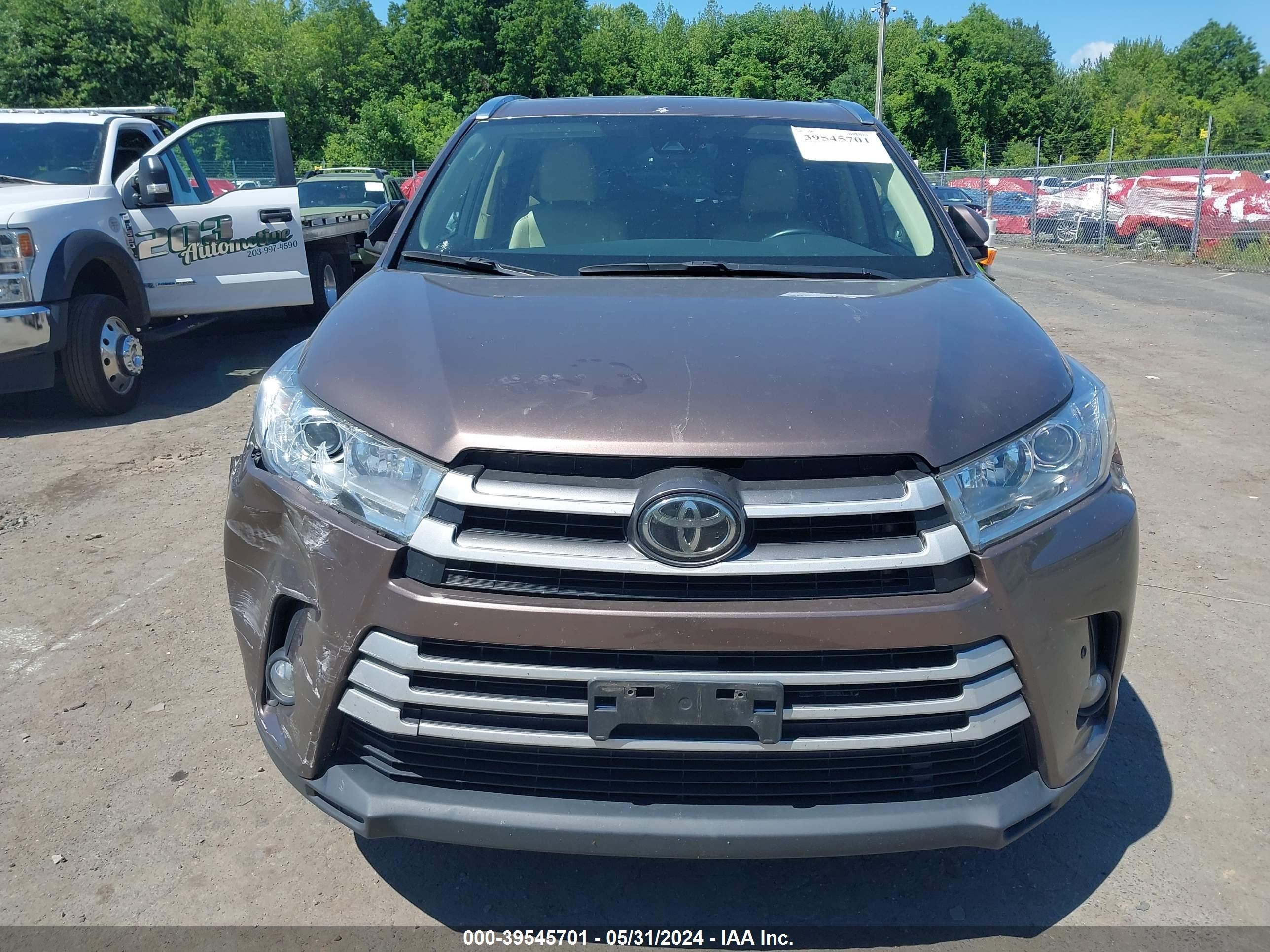 Photo 12 VIN: 5TDJZRFH6JS829049 - TOYOTA HIGHLANDER 