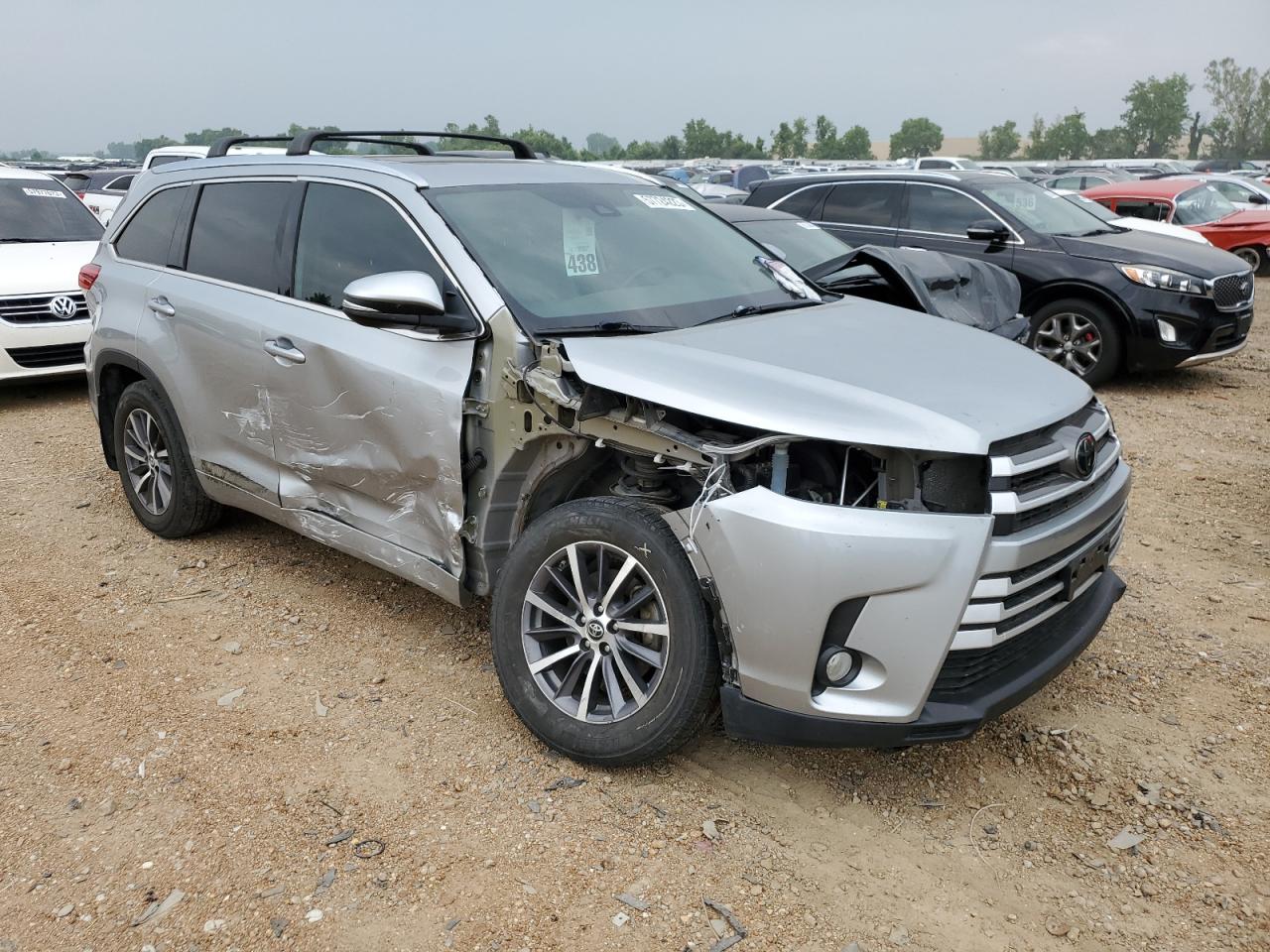 Photo 3 VIN: 5TDJZRFH6JS856963 - TOYOTA HIGHLANDER 