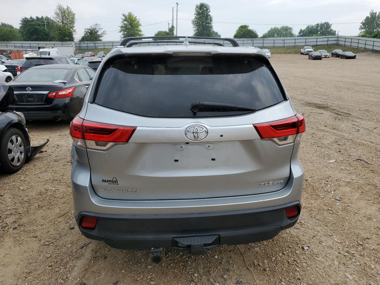 Photo 5 VIN: 5TDJZRFH6JS856963 - TOYOTA HIGHLANDER 