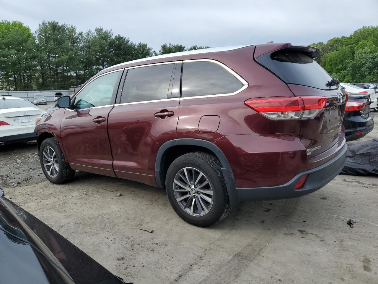 Photo 1 VIN: 5TDJZRFH6JS889168 - TOYOTA HIGHLANDER 