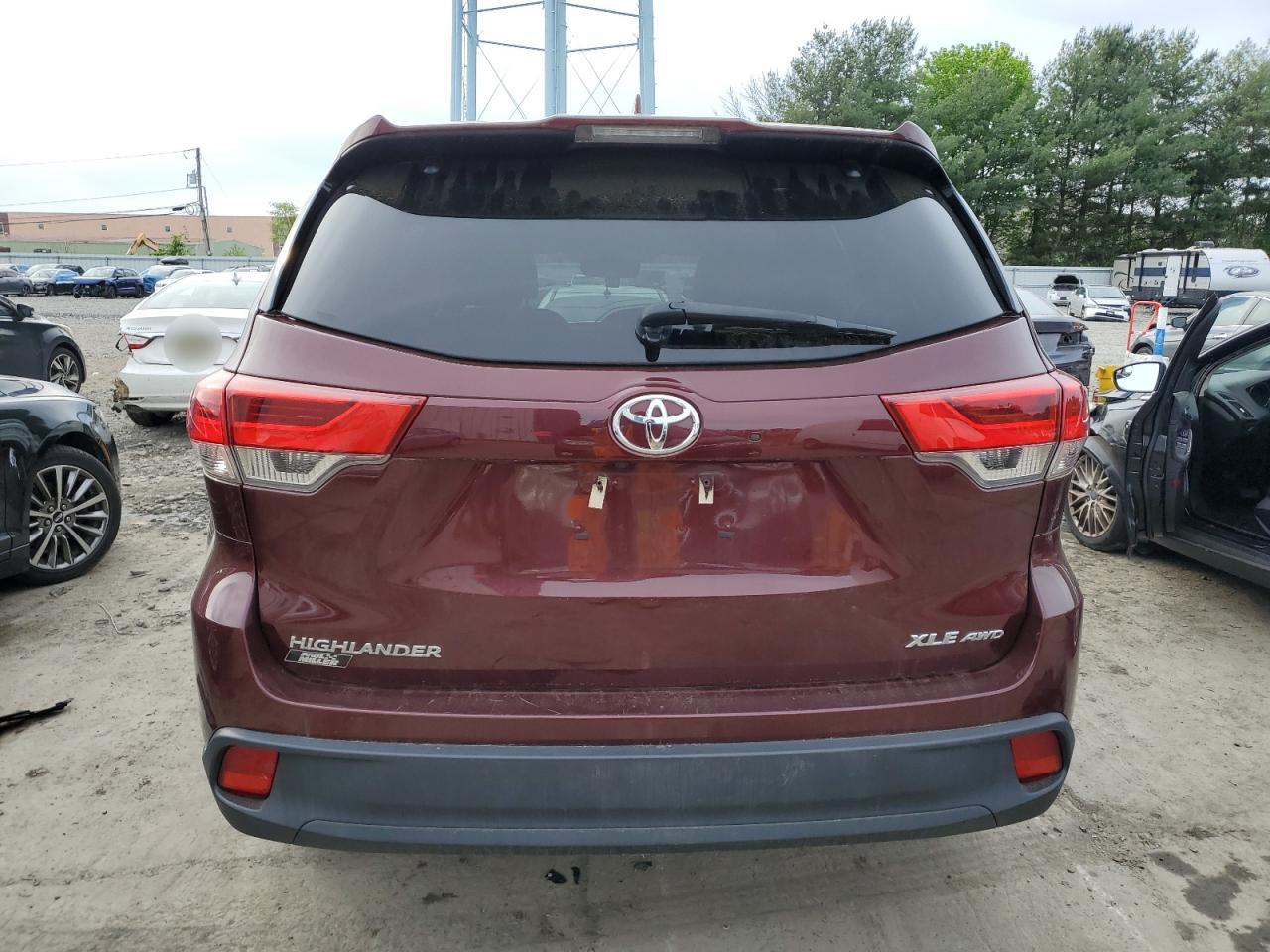 Photo 5 VIN: 5TDJZRFH6JS889168 - TOYOTA HIGHLANDER 