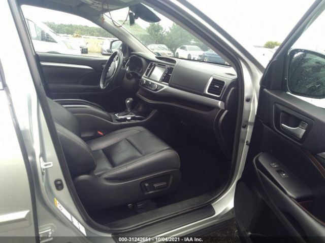 Photo 4 VIN: 5TDJZRFH6JS890112 - TOYOTA HIGHLANDER 