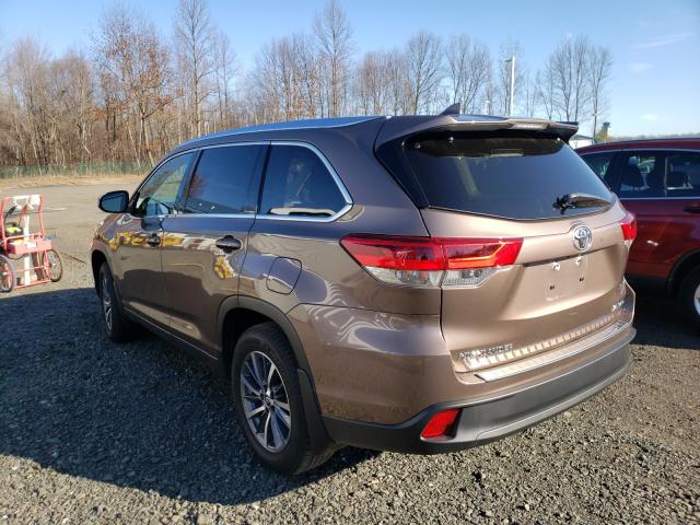 Photo 2 VIN: 5TDJZRFH6JS895391 - TOYOTA HIGHLANDER 