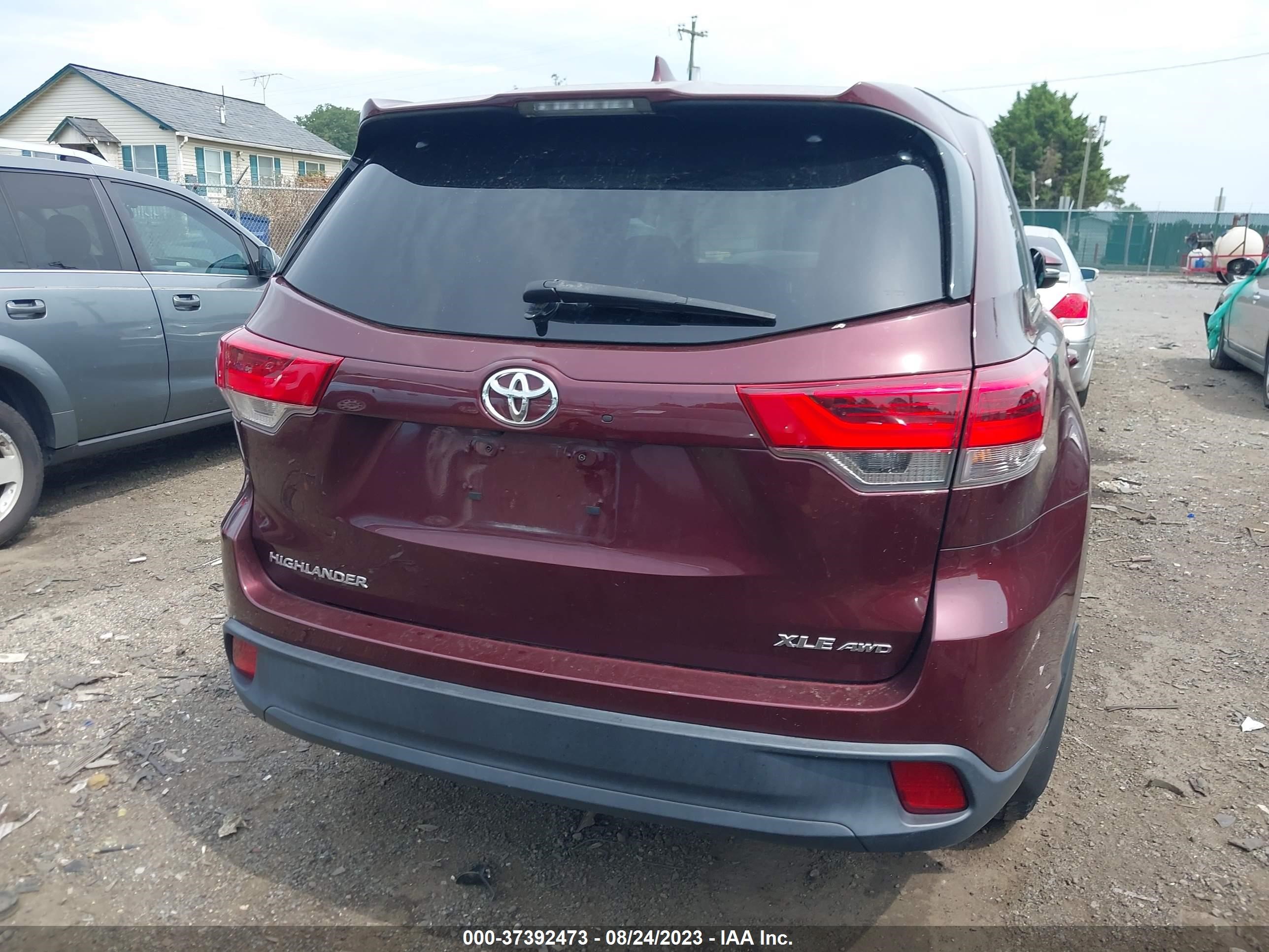 Photo 16 VIN: 5TDJZRFH6JS906776 - TOYOTA HIGHLANDER 