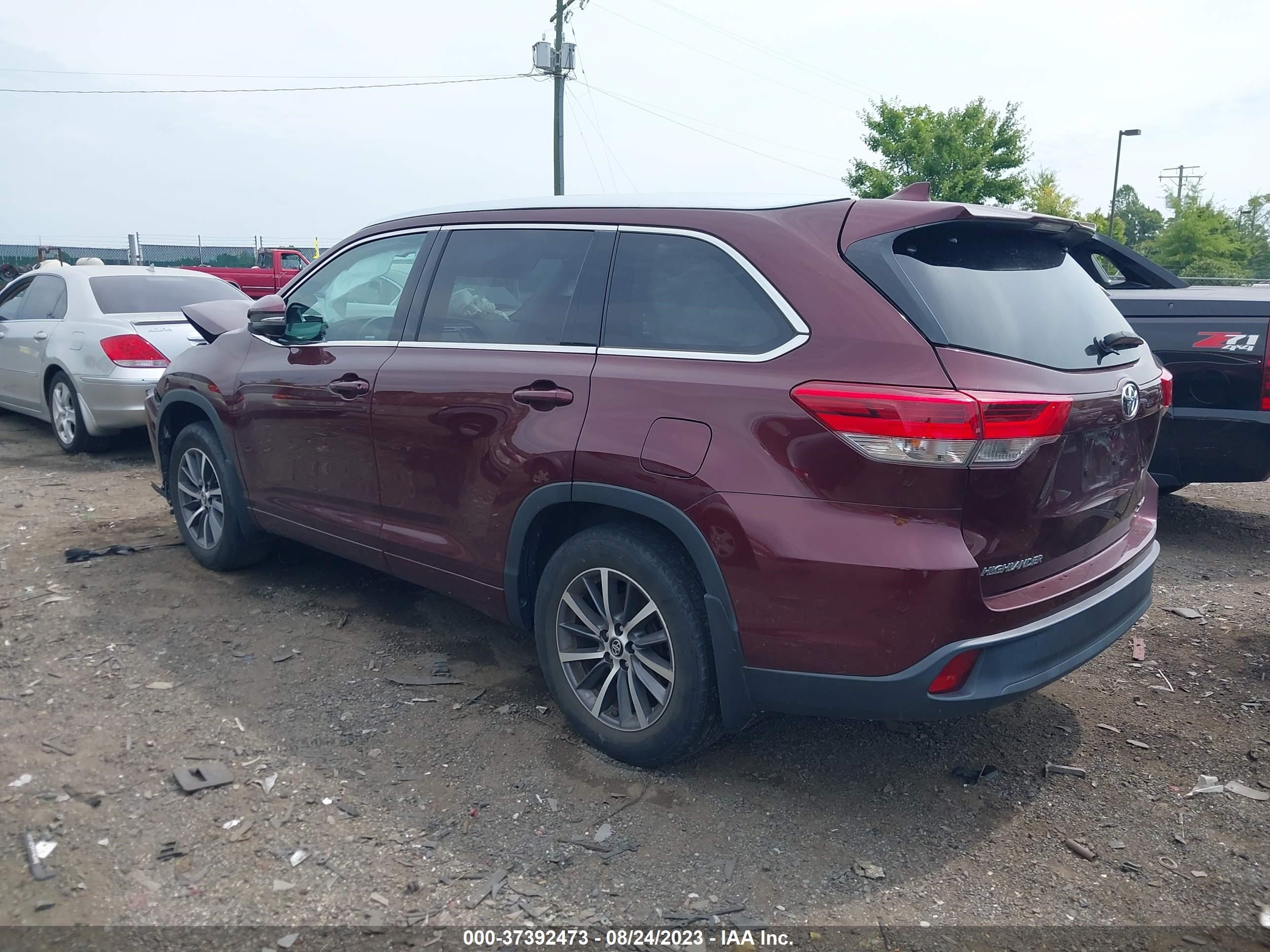 Photo 2 VIN: 5TDJZRFH6JS906776 - TOYOTA HIGHLANDER 