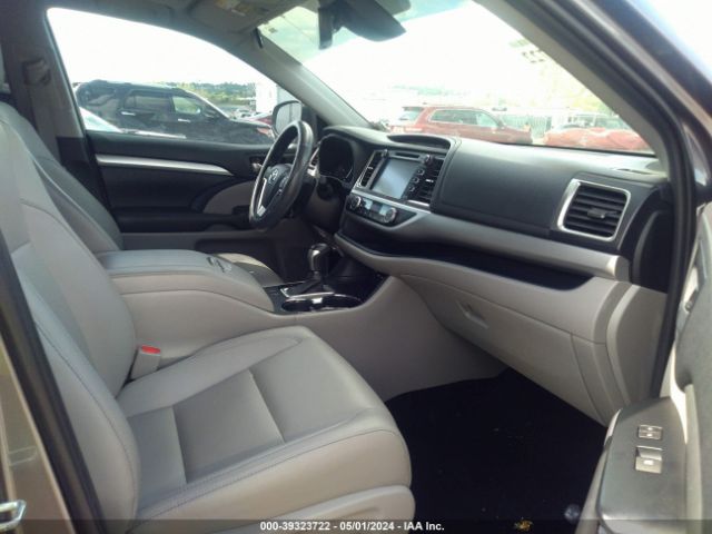 Photo 4 VIN: 5TDJZRFH6KS590331 - TOYOTA HIGHLANDER 