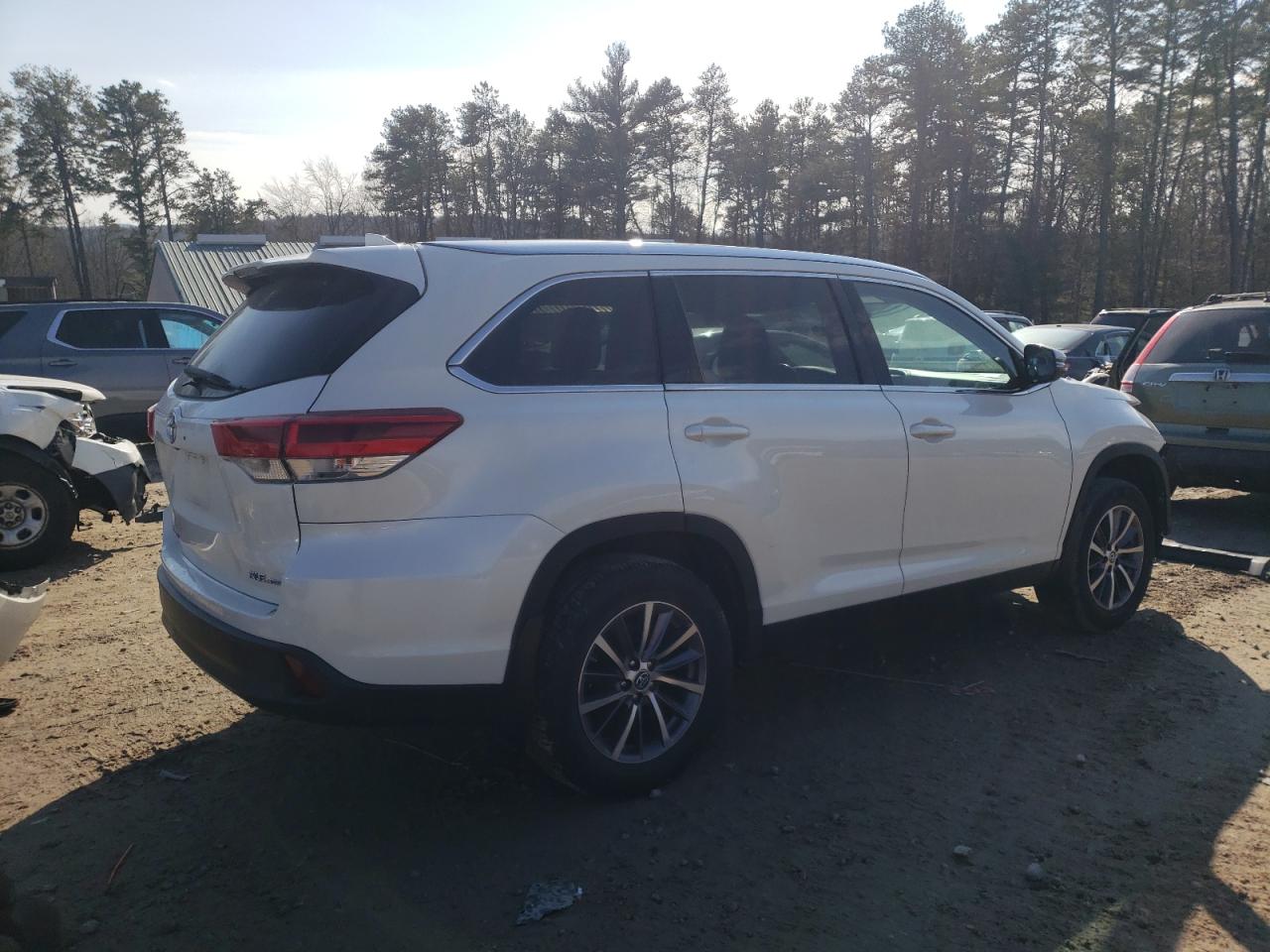 Photo 2 VIN: 5TDJZRFH6KS593178 - TOYOTA HIGHLANDER 