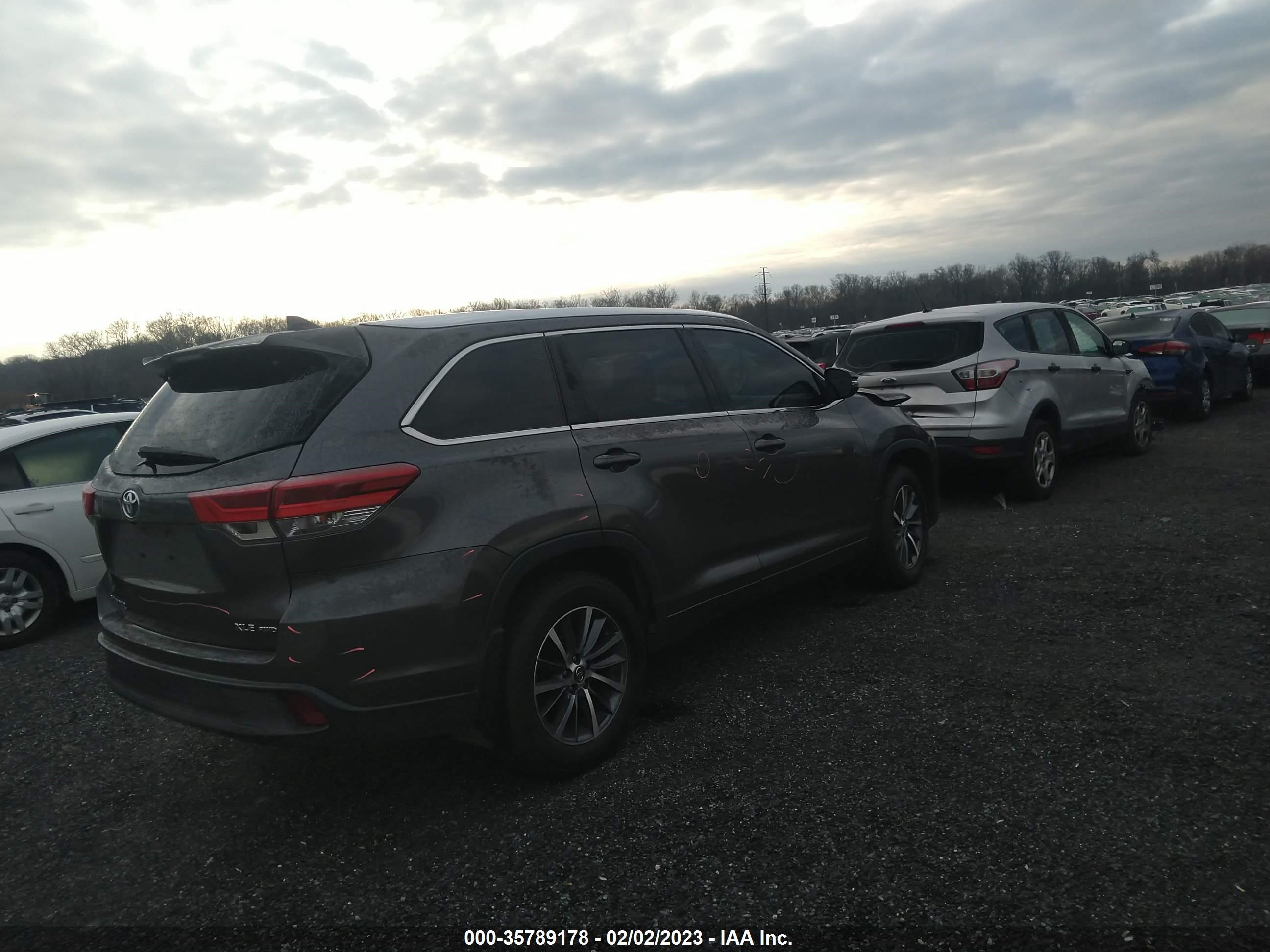 Photo 3 VIN: 5TDJZRFH7HS385870 - TOYOTA HIGHLANDER 