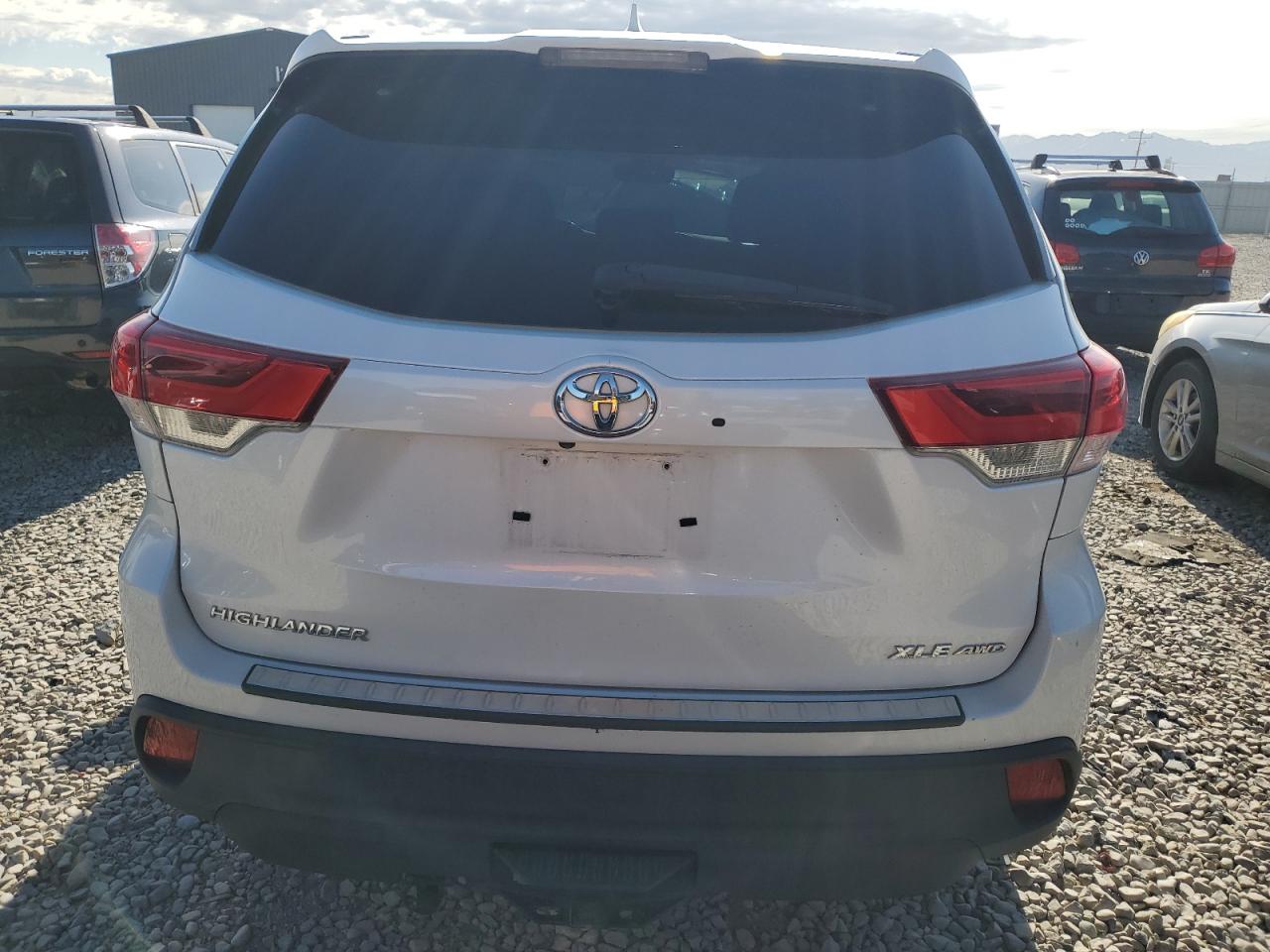 Photo 5 VIN: 5TDJZRFH7HS413537 - TOYOTA HIGHLANDER 