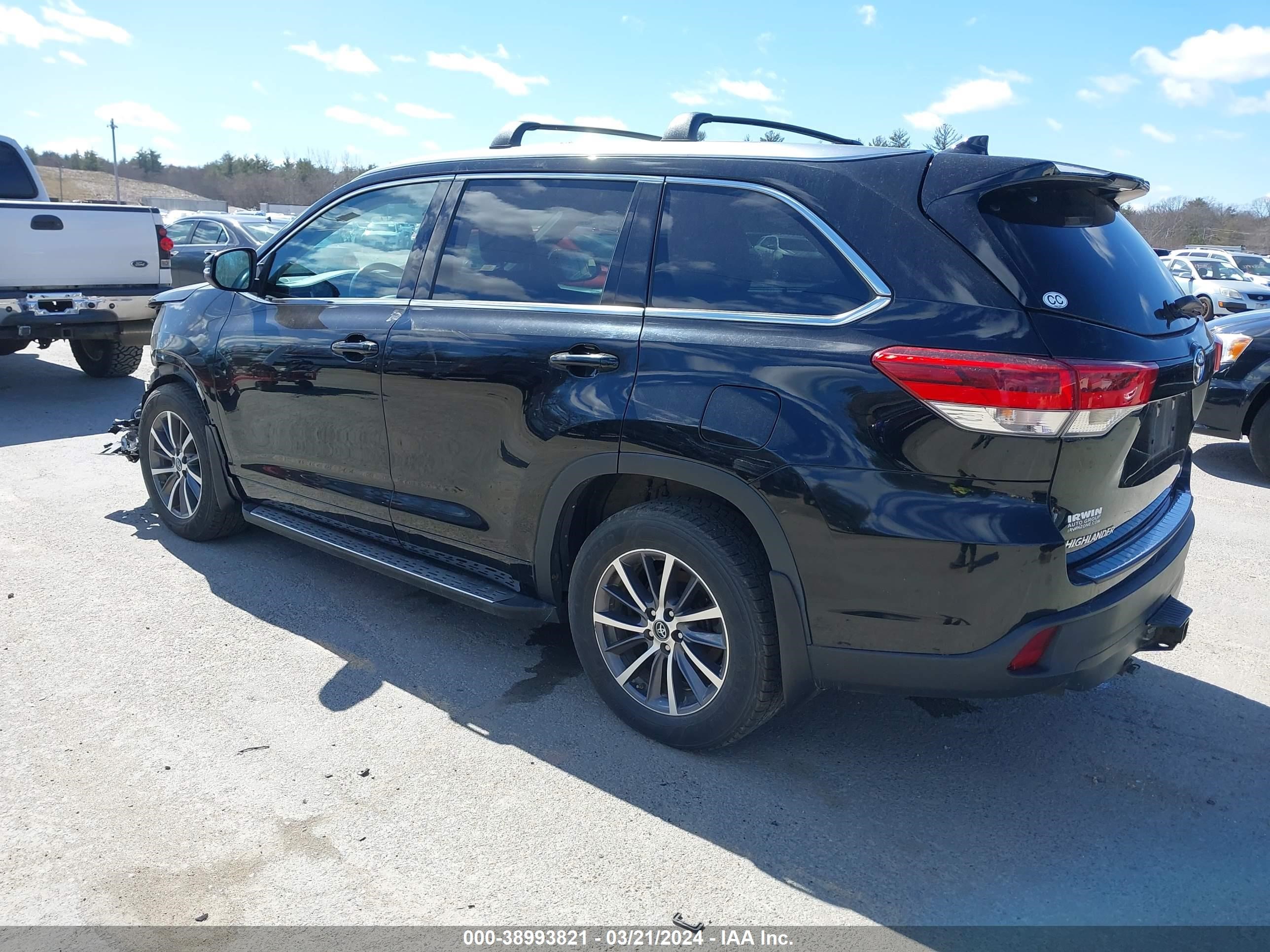 Photo 2 VIN: 5TDJZRFH7HS435361 - TOYOTA HIGHLANDER 