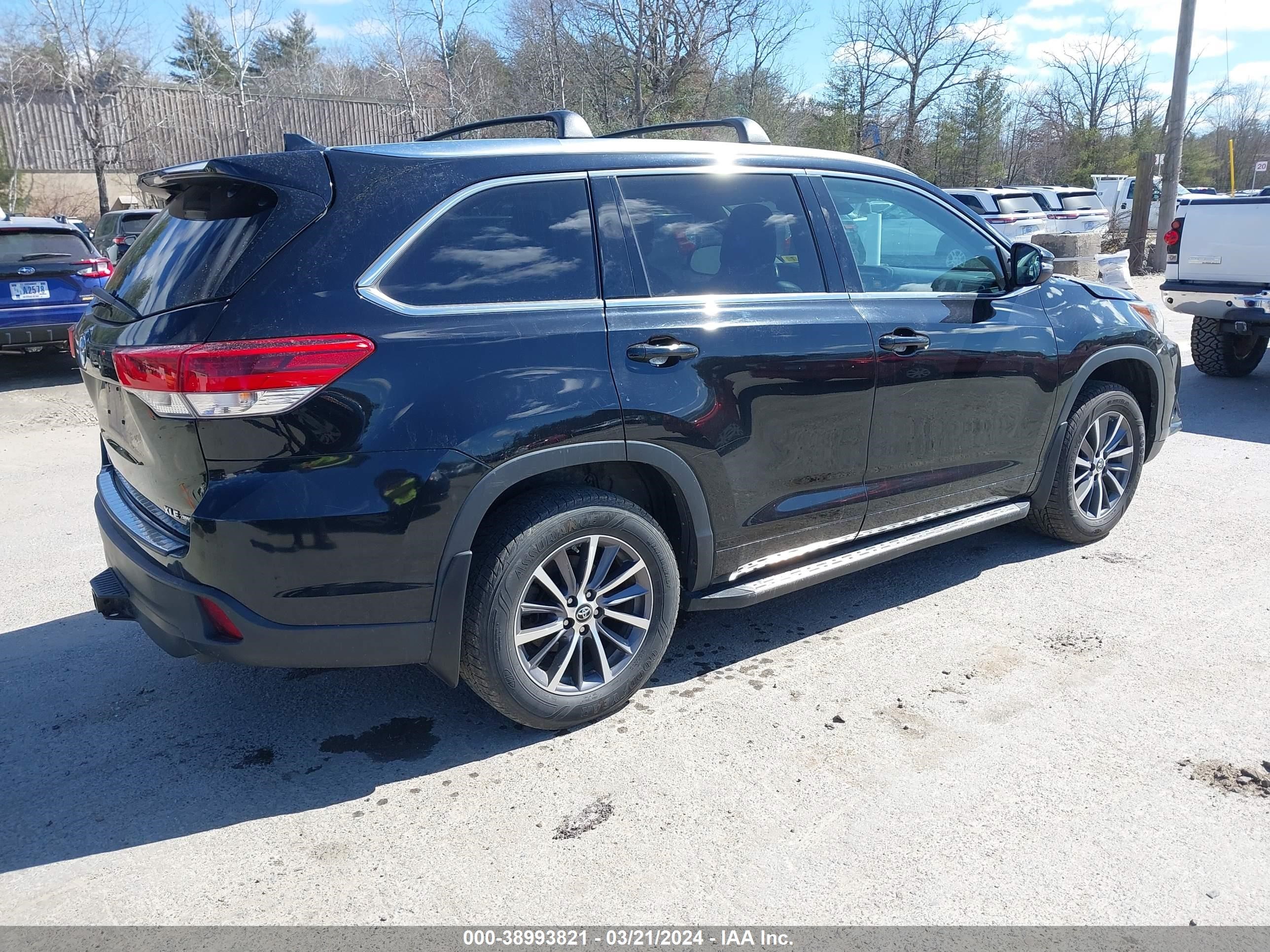 Photo 3 VIN: 5TDJZRFH7HS435361 - TOYOTA HIGHLANDER 