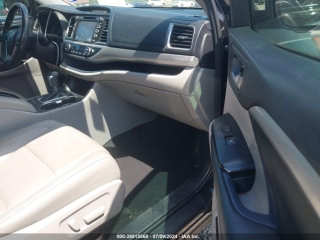 Photo 4 VIN: 5TDJZRFH7HS473477 - TOYOTA HIGHLANDER 