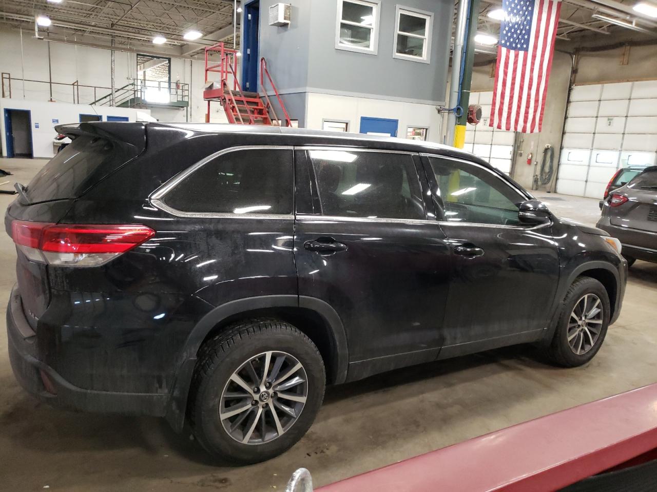 Photo 2 VIN: 5TDJZRFH7HS512293 - TOYOTA HIGHLANDER 