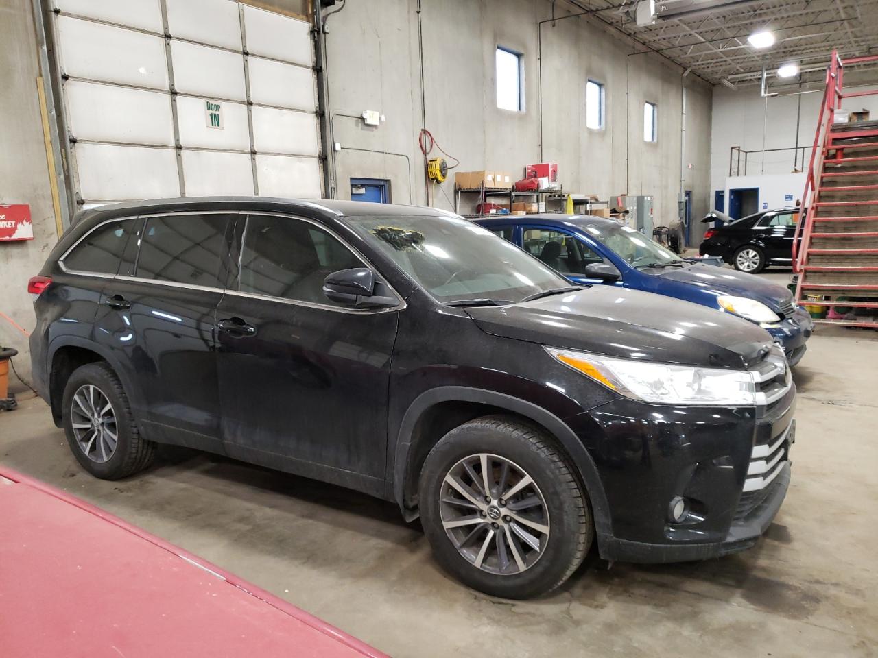 Photo 3 VIN: 5TDJZRFH7HS512293 - TOYOTA HIGHLANDER 