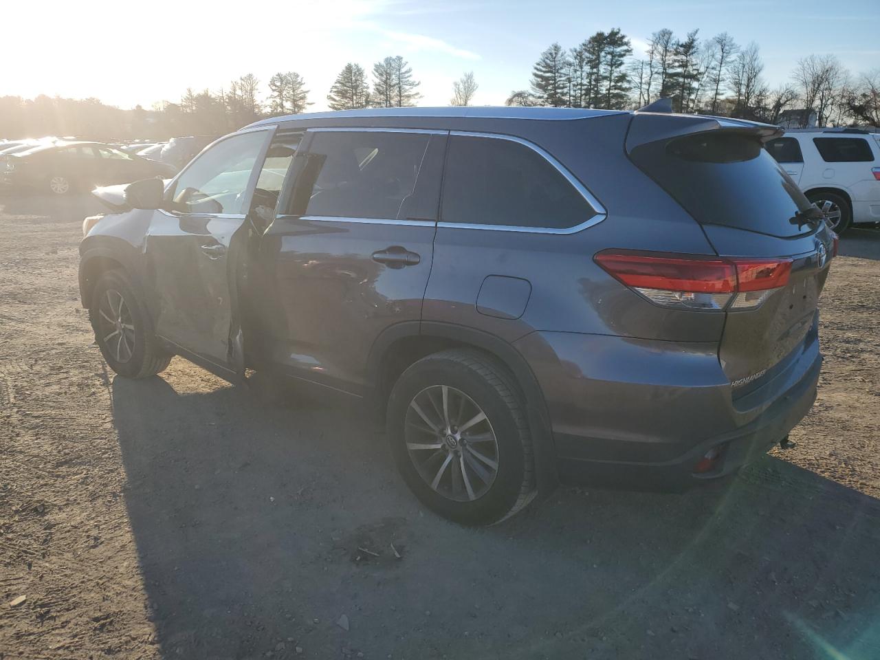 Photo 1 VIN: 5TDJZRFH7HS522788 - TOYOTA HIGHLANDER 