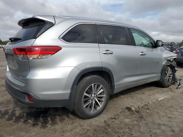 Photo 2 VIN: 5TDJZRFH7JS487711 - TOYOTA HIGHLANDER 